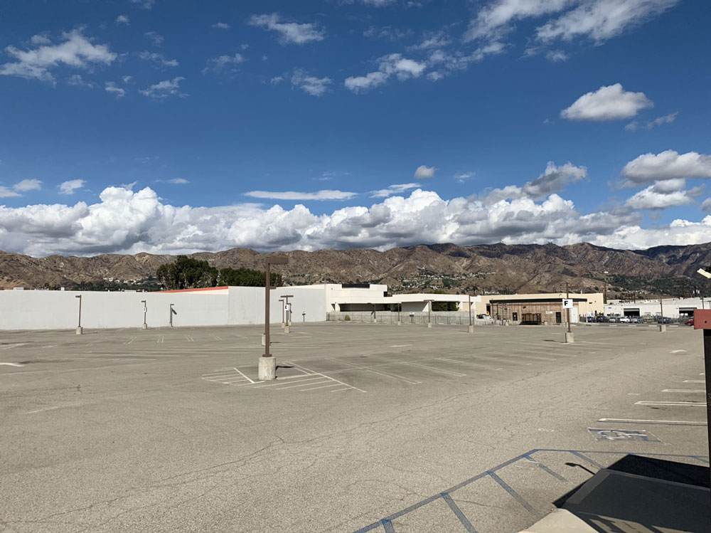 Avon Studio Parking - Burbank Airport Lot B - 5